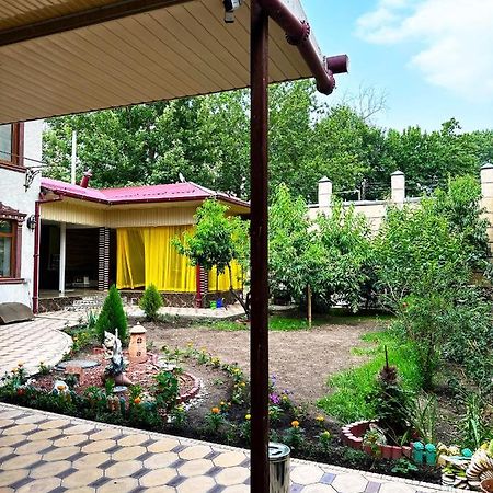Sultan Saray Hostel Osh Exterior photo