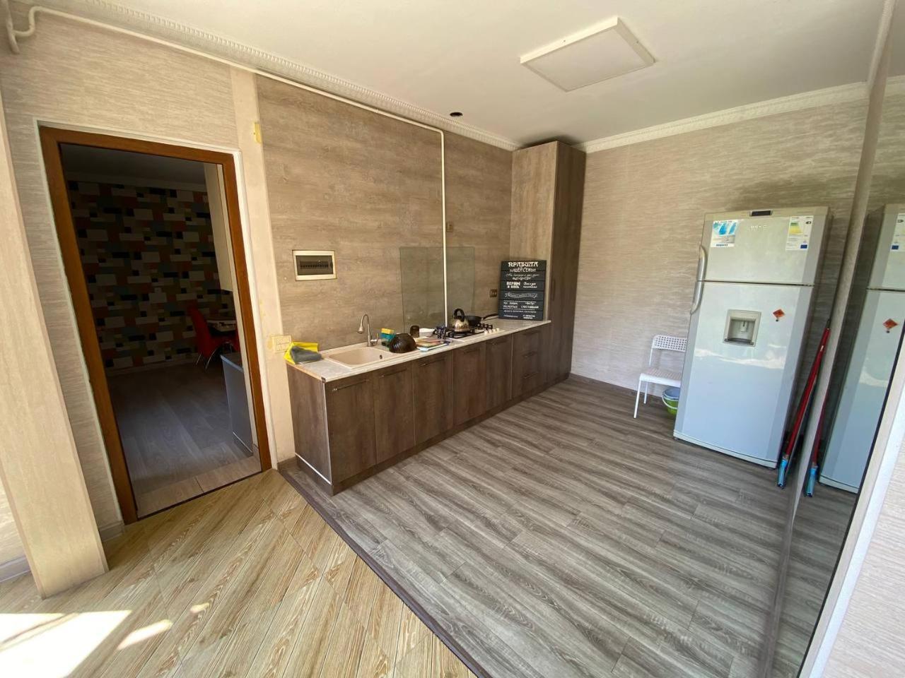 Sultan Saray Hostel Osh Exterior photo