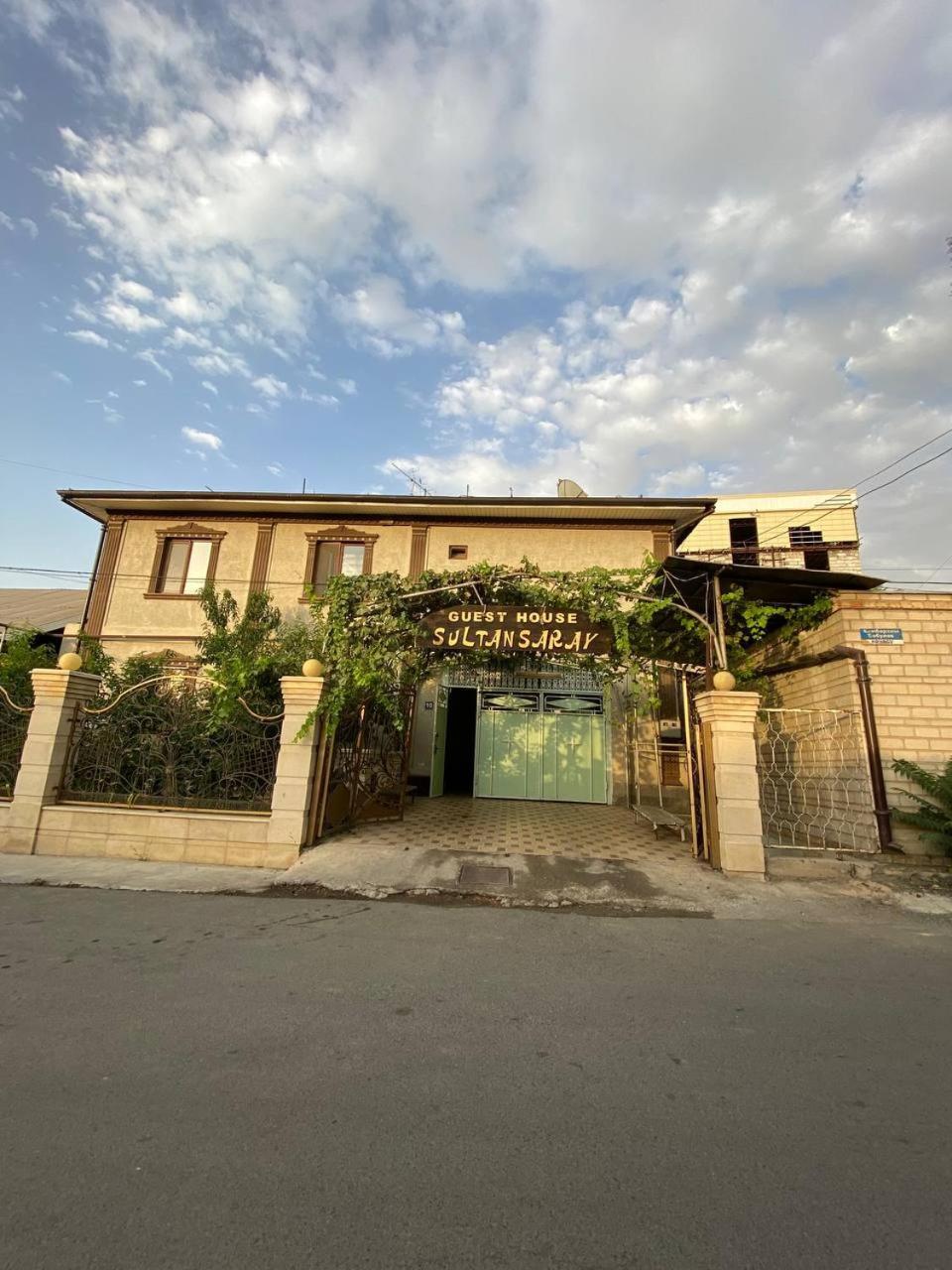 Sultan Saray Hostel Osh Exterior photo